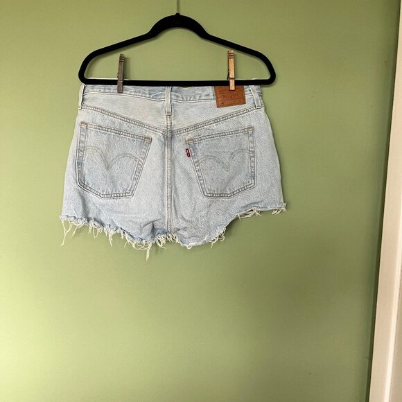 Levi's 501 Jean Shorts Light Blue Frayed Denim Size W32 32 14 - Picture 8 of 11